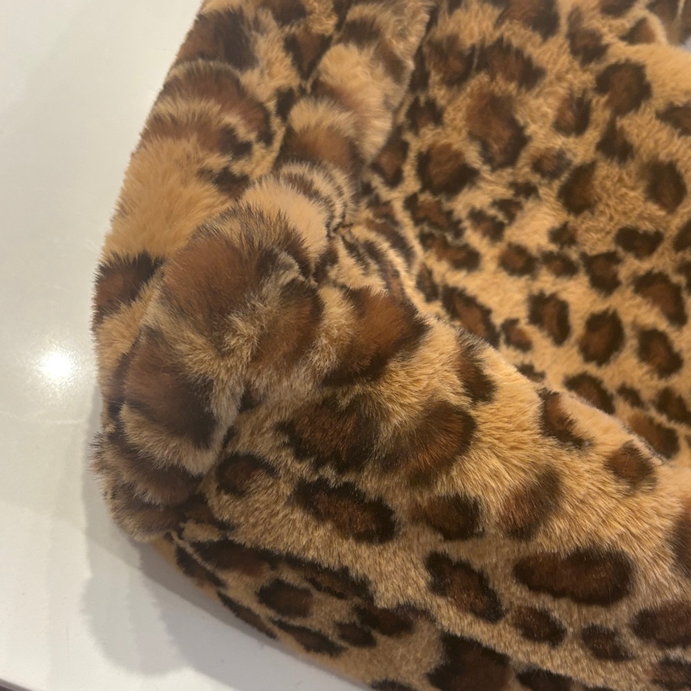 Leopard Print Faux Fur Tote Bag - Picture 2 of 7